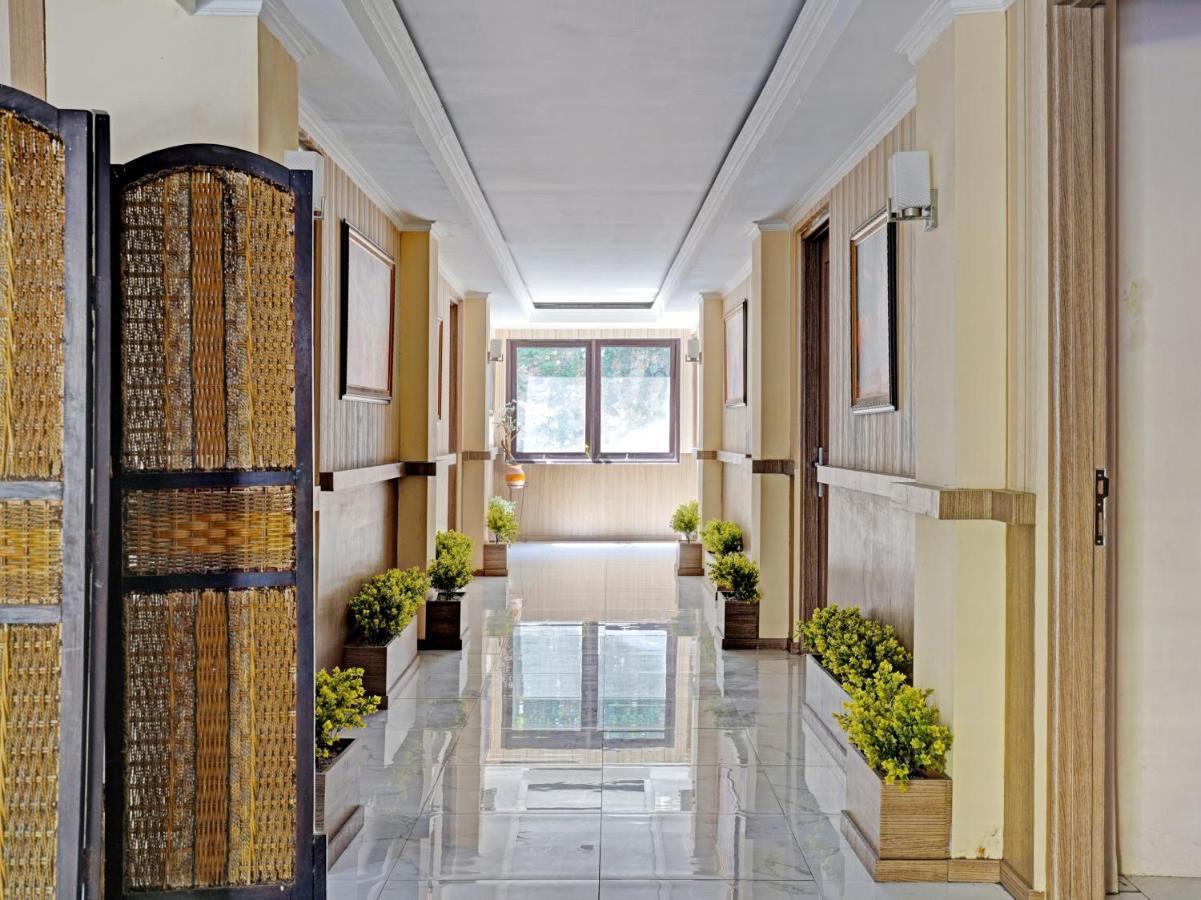 Oyo 3953 Hotel Catellya II Cipaku Bandung Exterior foto