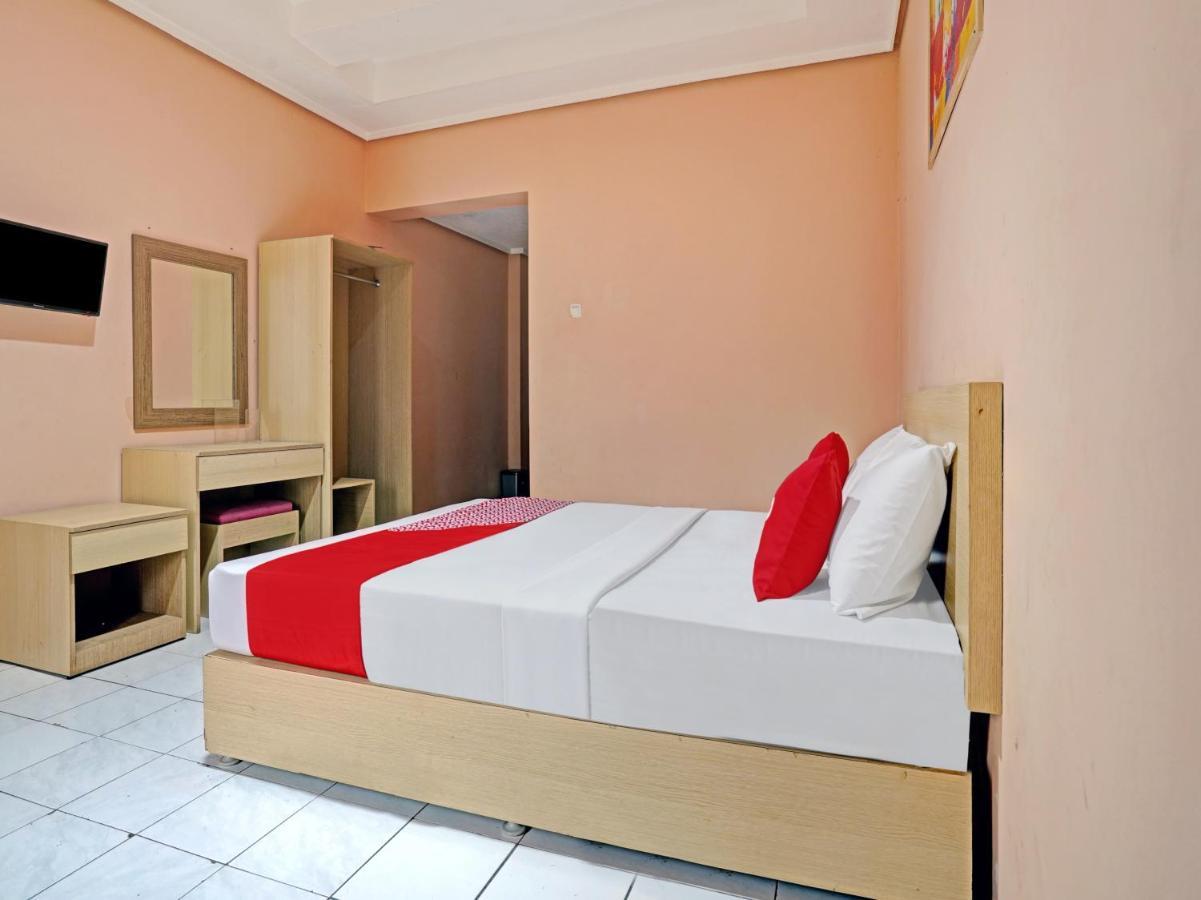 Oyo 3953 Hotel Catellya II Cipaku Bandung Exterior foto